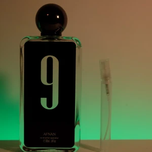 Afnan 9pm 5ml sample - 5ml sample av Afnan 9PM säljes. Läs Plickbeskrivning. Säljer många sampels i olika storlekar, bara att gå in på min sida.