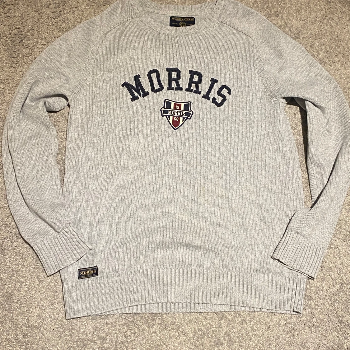 Grå stickad tröja från Morris Gents