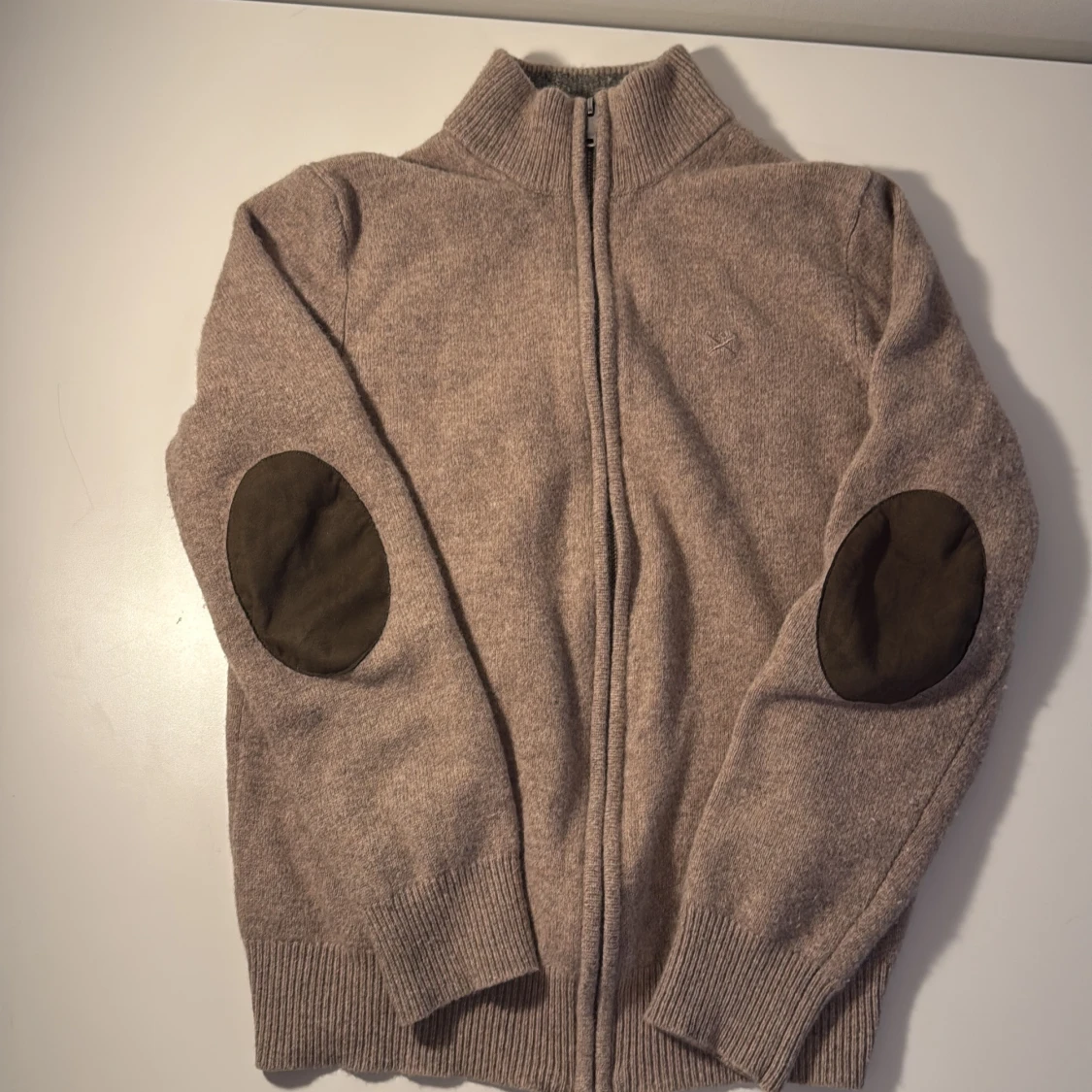 Beige kofta i lammull från Hackett