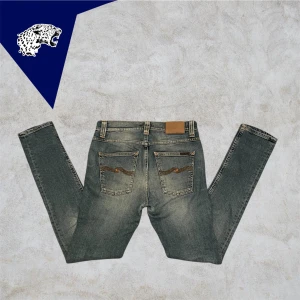 NUDIE JEANS LEAN DEAN  - Nudie jeans Lean Dean | Skick: 8/10 | Strl W28 L32 | Modellen är 180cm | Hör av dig om du undrar någonting! 