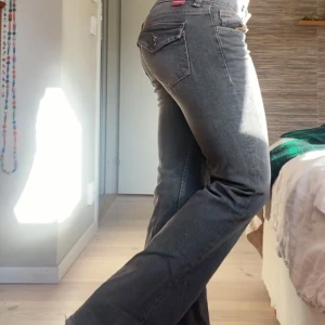 Grå jeans från H&M Divided - Jätte snygga kommer tyvärr inte till användning skriv om du undrar något 