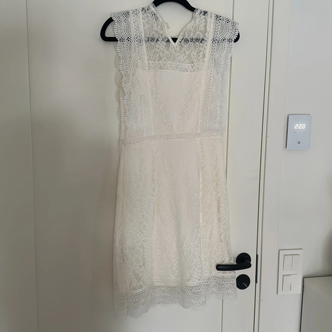 Vit spetsklänning - 2