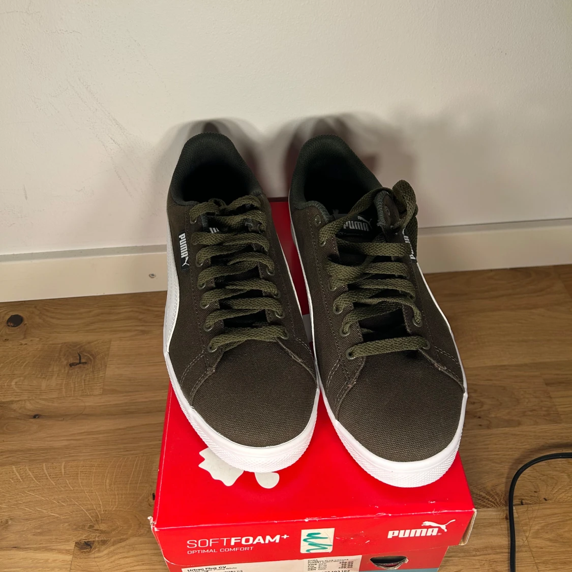 Olivgröna sneakers från Puma - 1