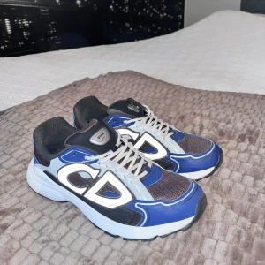 b30 skor - Använda 5-10 gånger. Strl 43, kontakta gärna för frågor🙏