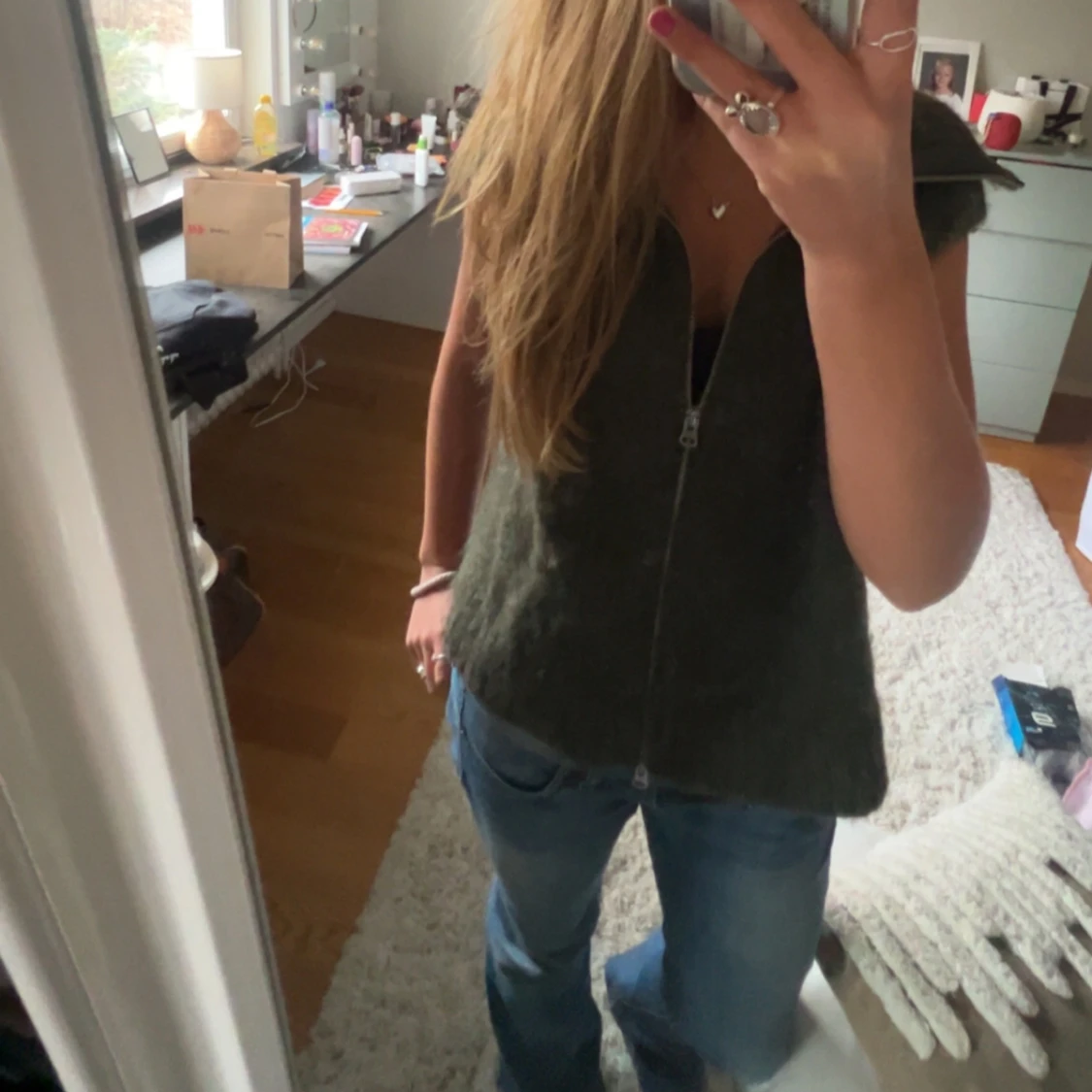 Grön stickad väst med dragkedja