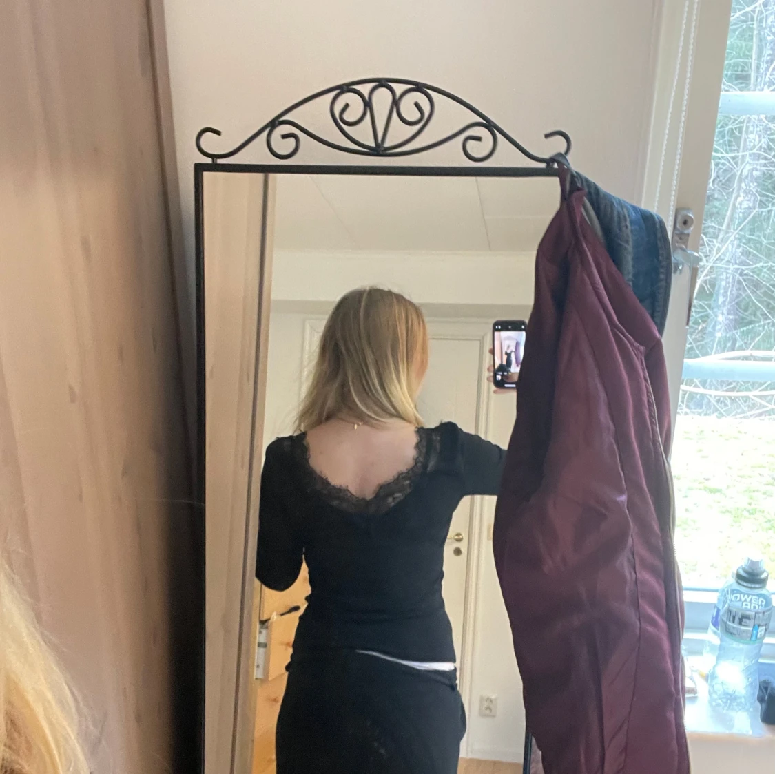 Svart långärmad topp med spetsdetaljer - 2