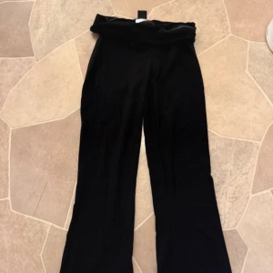 Yoga pants - Låg midjade yoga pants från Gina, säljs då dom var för korta (lånad bild från förra säljaren)
