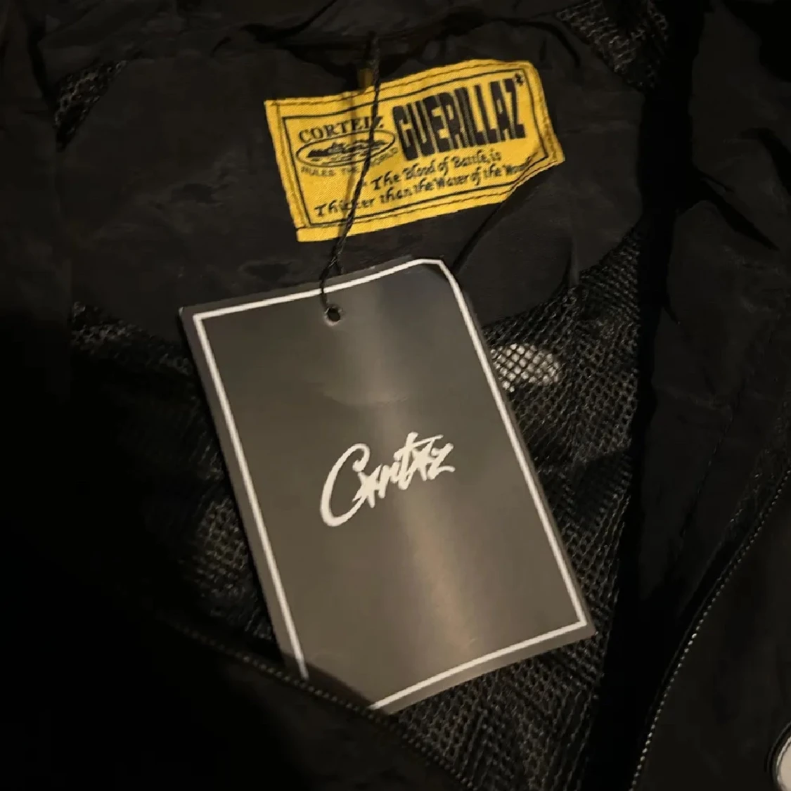 Svart och vit vindjacka från Corteiz - 2