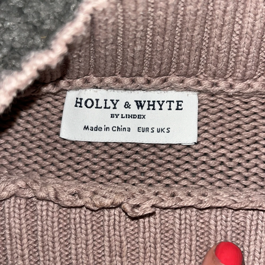 Beige stickad topp från Holly & Whyte - 1