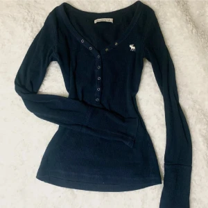 Tröja från Abercrombie & Fitch - (Lånade bilder) 