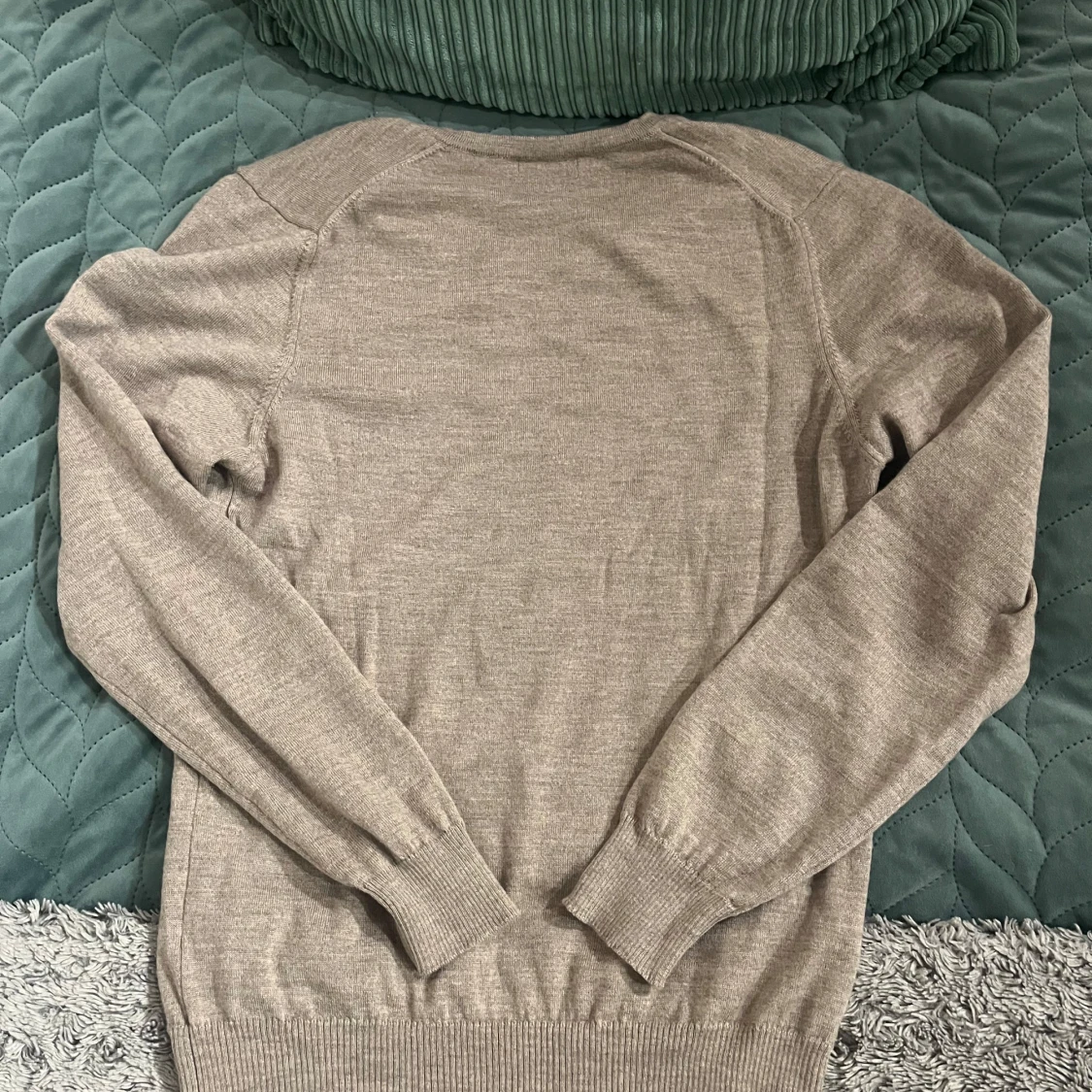 Beige v-ringad tröja från J.Lindeberg - 2