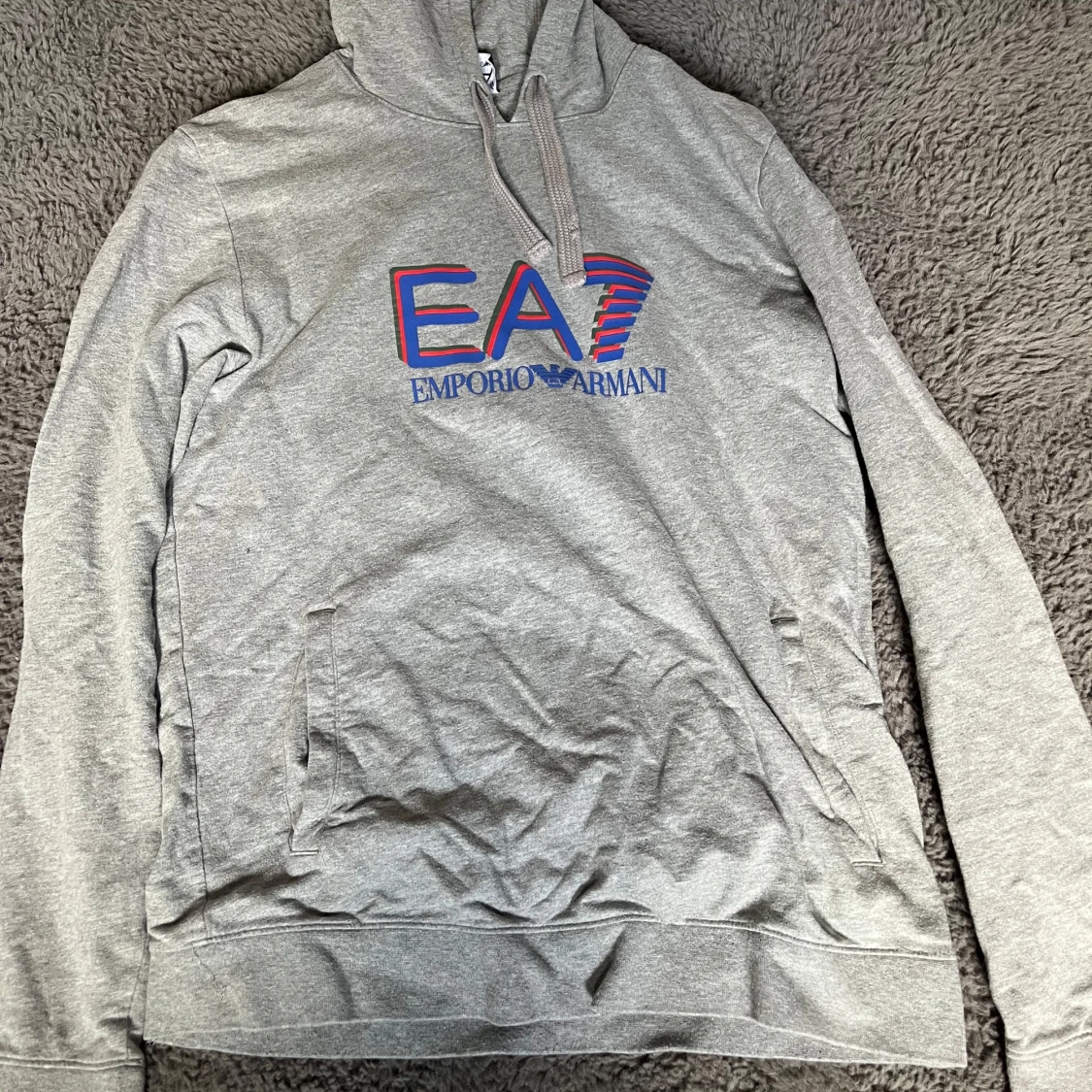 Grå hoodie från Emporio Armani