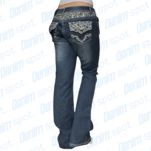 Bootcut Jeans💙 - storlek uppskattas till M (kolla mått) • Mått: Längd: 100 cm Innerbenslängd: 78 cm midjebredd: 40 cm lårbredd: 24 cm Benöppning: 23cm • OBS! Stretchiga • Vid frågor, meddela här! 💙