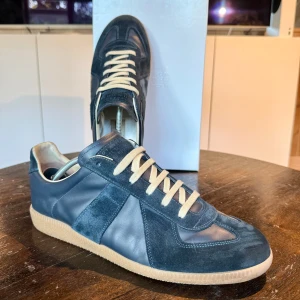 Maison Margiela gats  - Tja säljer nu mina gats då de inte kommer till användning. Skorna är i bra skick och allt tillkommer. Storlek 42. Kvitto finns privat. 