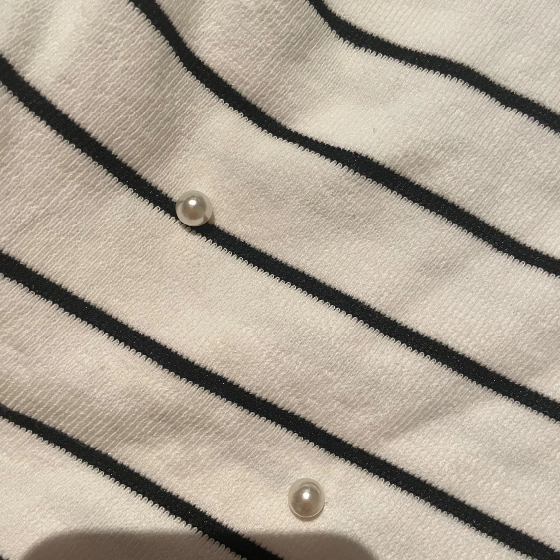 Randig t-shirt med pärlor från Zara - 2