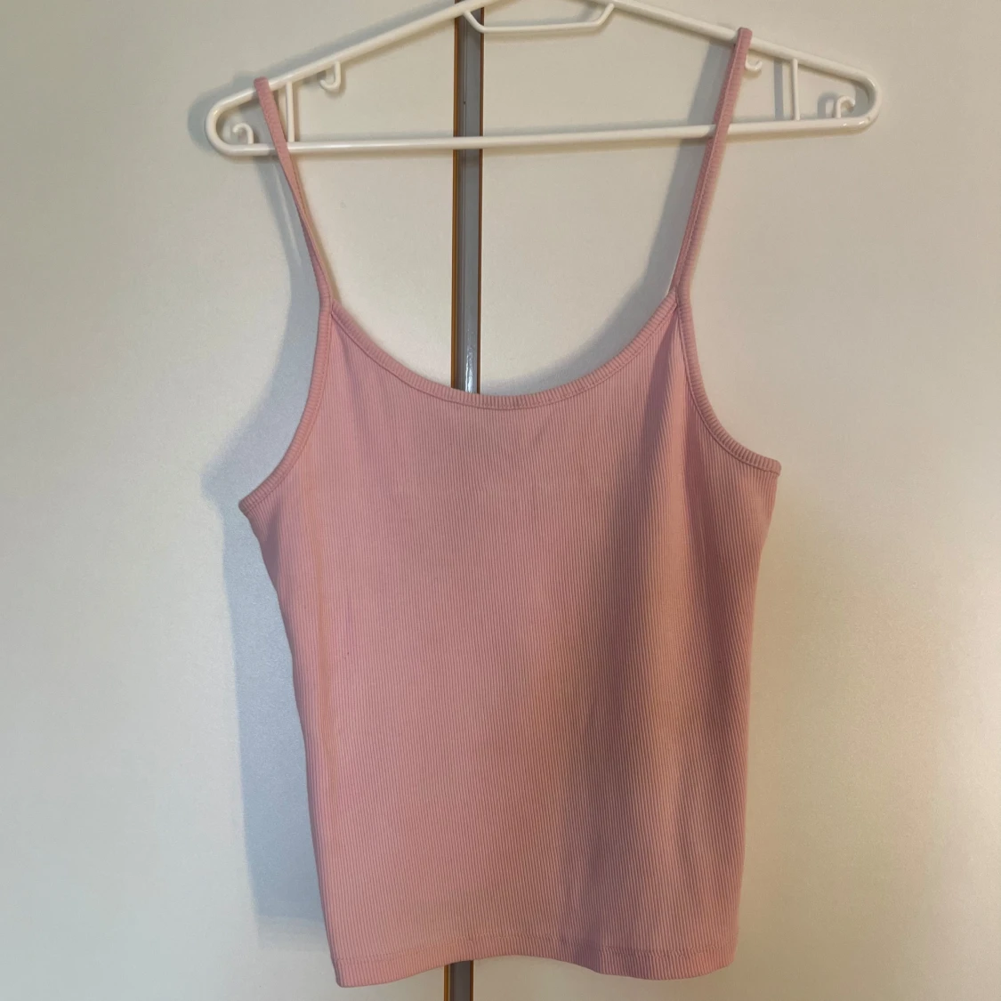 Ljusrosa ribbad linnetopp