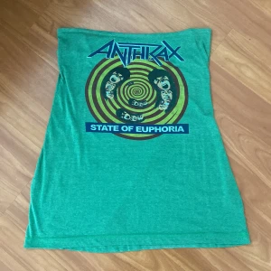 Grön Anthrax tube topp - Snygg grön band-tröja (Anthrax). Tube topp.