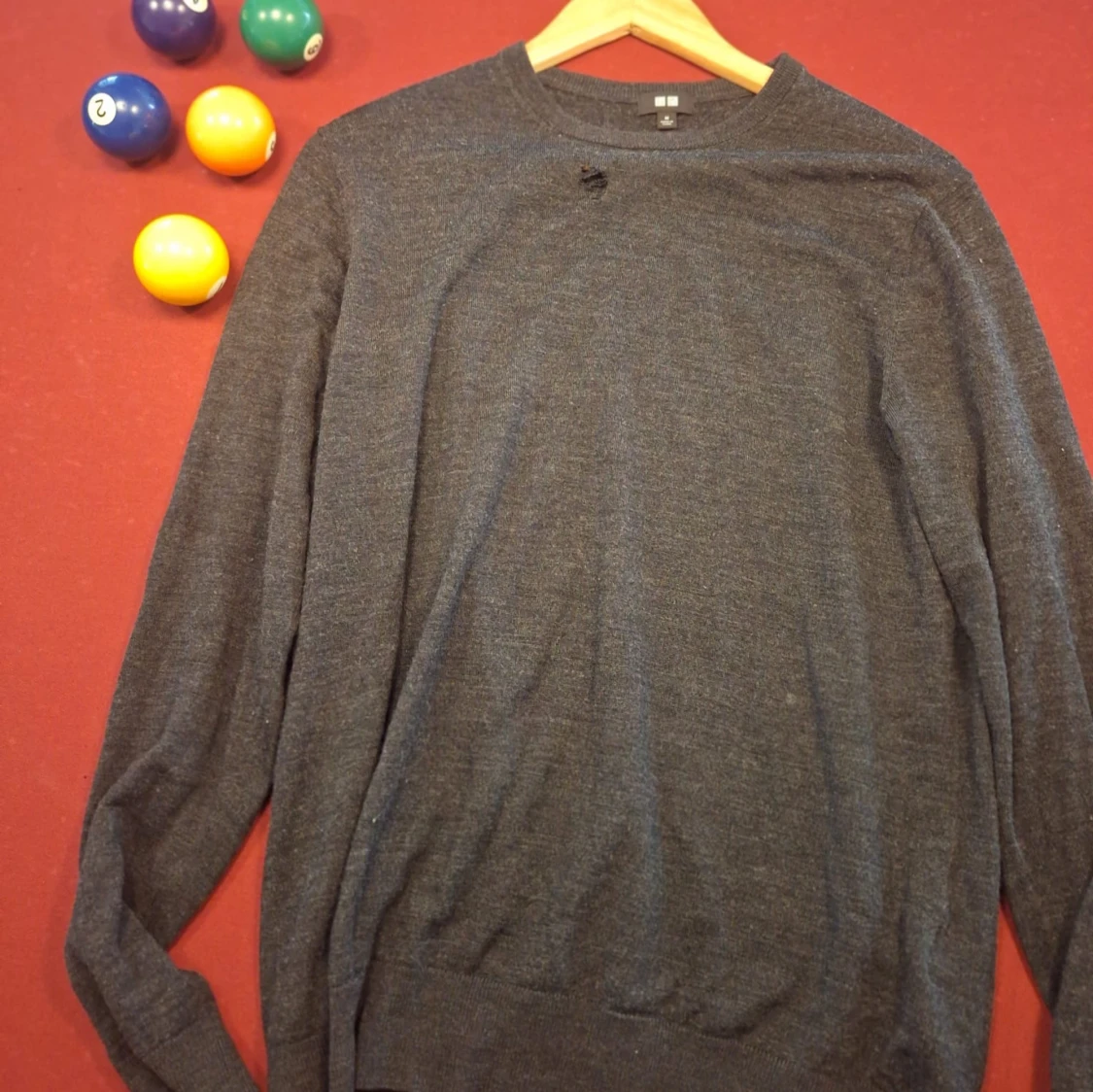 Mörkgrå stickad tröja från Uniqlo - 2