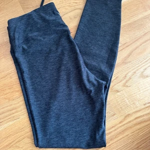 Tights  - Tights med snörning i midjan, aldrig använda 