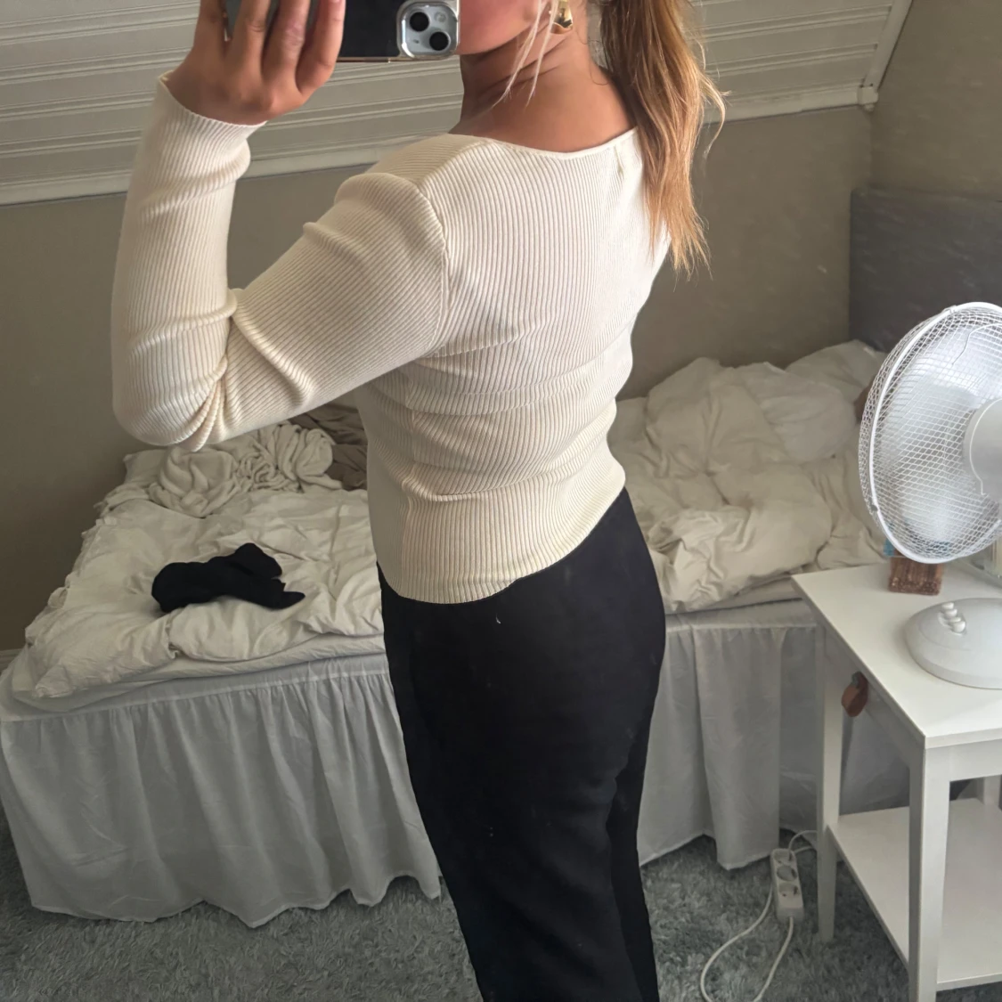 Ribbad ljusbeige v-ringad tröja - 3