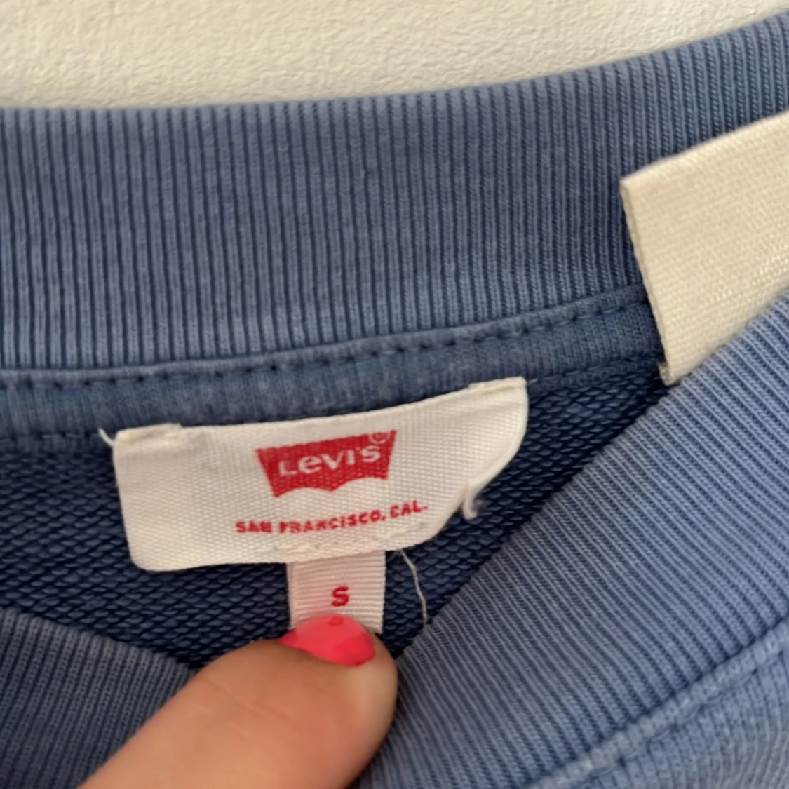 Blå sweatshirt från Levi's med logga - 2