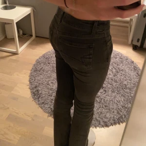 Low waist Bootcut jeans - Köpta från Junkyard för 599kr, sitter perfekt men säljer då de tyvärr ej kommer till användning längre 💗