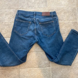 Slim Tiger jeans - Ett par fetta tiger jeans stor pistolero som är slim. Storlek 29/32. Kan gå ner i pris fast har redan billigaste priset du kommer hitta. Säljer på grund av lite användning.