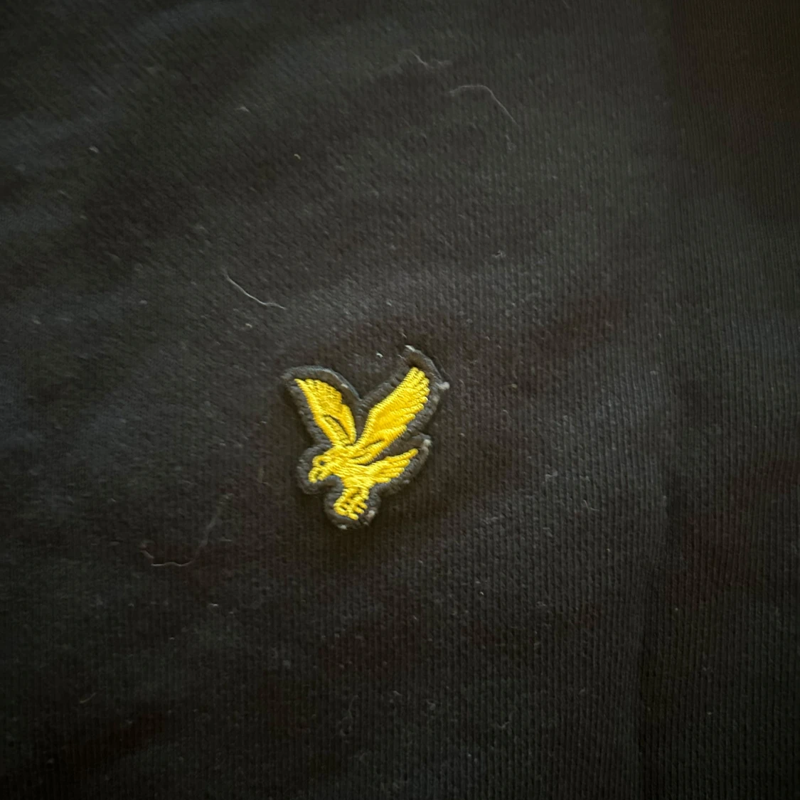 Svart sweatshirt från Lyle & Scott - 1