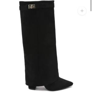 Svarta mocka boots  - Säljer mina svarta superfina boots. Köpta i våras men aldrig använda 