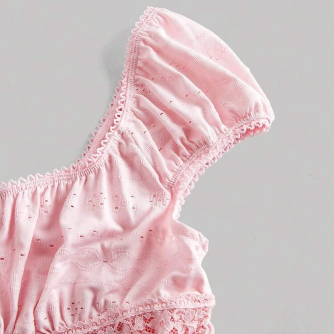 Ljusrosa blus med spets och knyt - 3