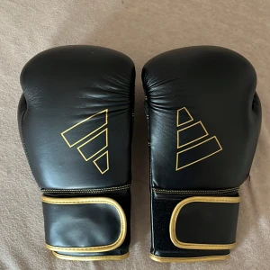 Adidas Hybrid 80 boxningshandskar 14 oz - Adidas boxninghandskar helt nya aldrig använt