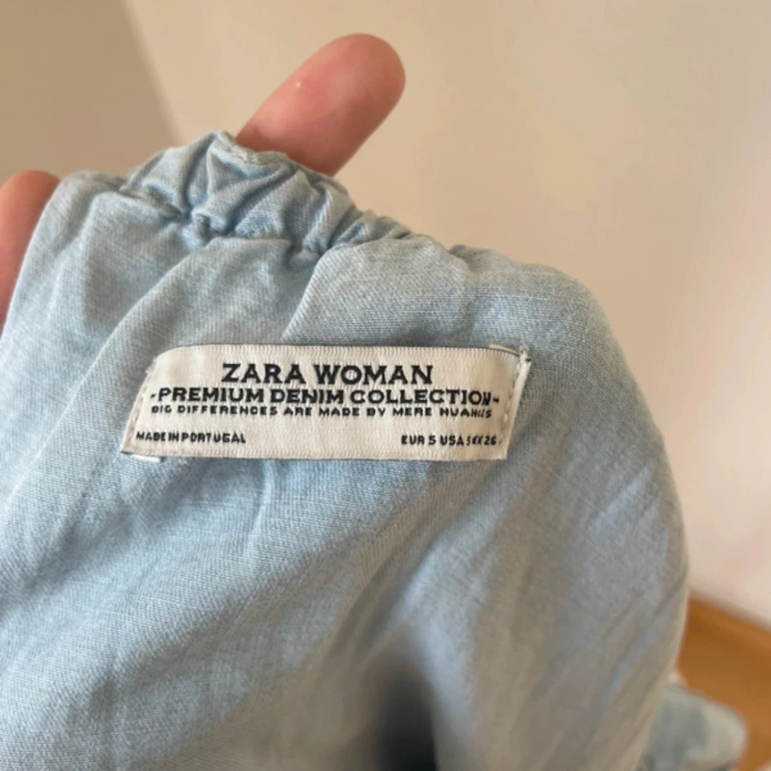 Off shoulder jeansklänning - 4