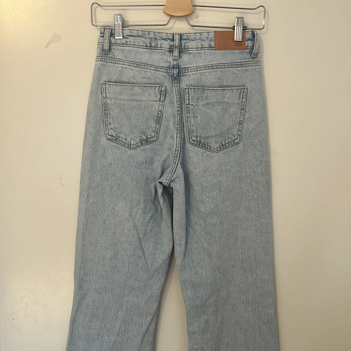 Ljusblåa bootcut jeans från Zara - 3