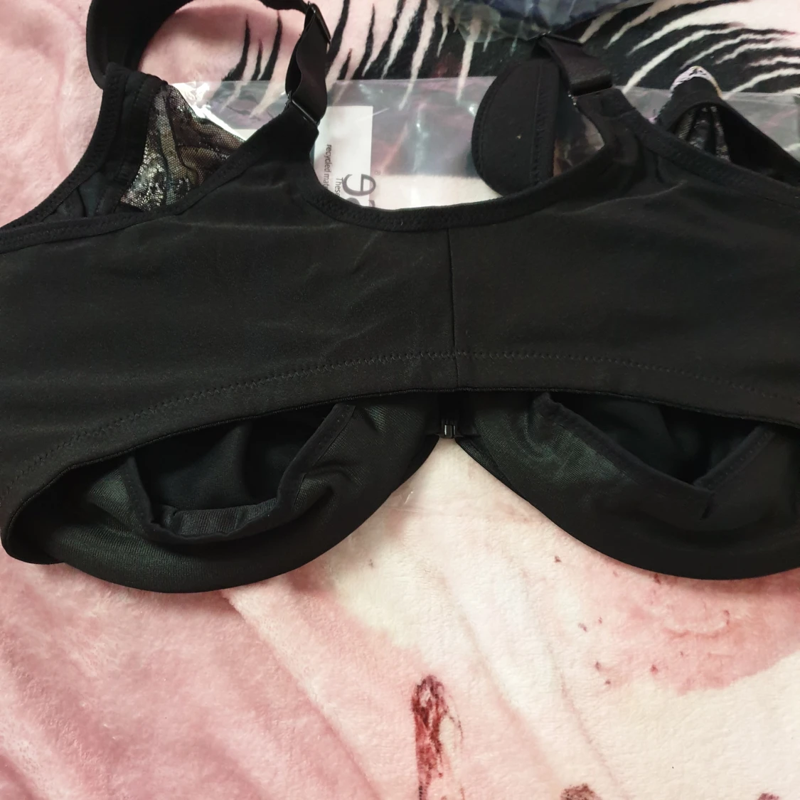 Svart blommig bh från Glamorise - 2