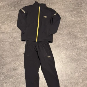 Hugo boss tracksuit - Jätte ny testat en gång endast 