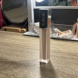 Caia concealer - Denna concealer köptes i en färg som tyvärr inte passade mig och säljer därför! Endast använd 2 ggr!💕nypris-245🤗