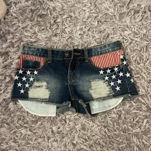 shorts - Super söta shorts som tyvärr inte passar på mig. Skriv för mått osv! 