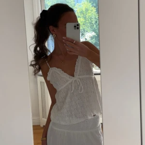 Vit topp/linne lager157   - Supergulligt linne från lager157, min egen bild, endast använd en gång!