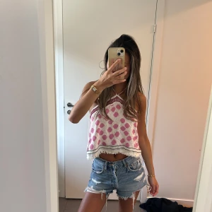 Zara topp - Säljer denna sjukt snygga toppen från zara som är använd ca 3 gånger. Storlek S