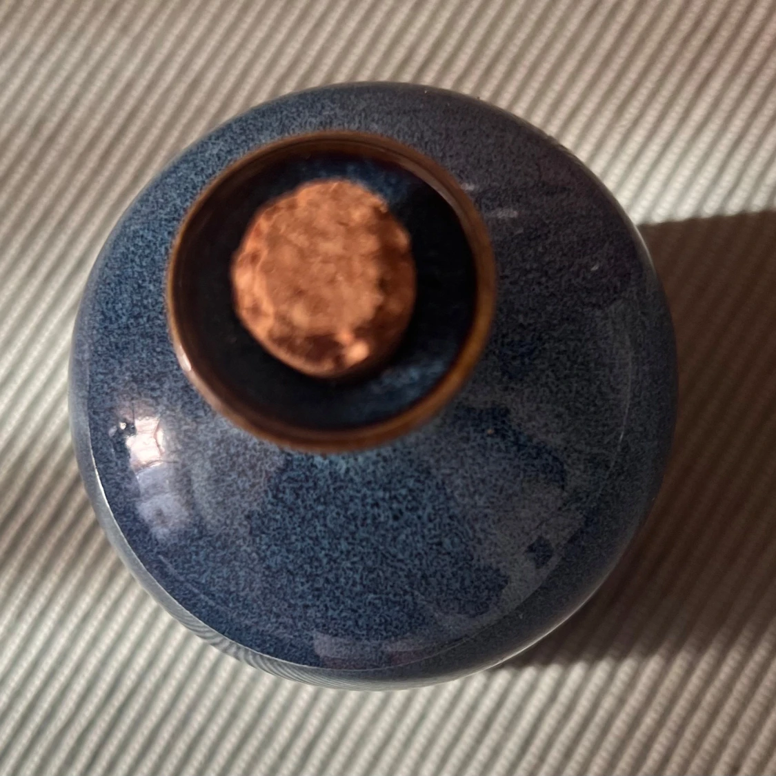 Blå keramikflaska med kork - 1