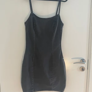 Klänning - Klänning från H&M