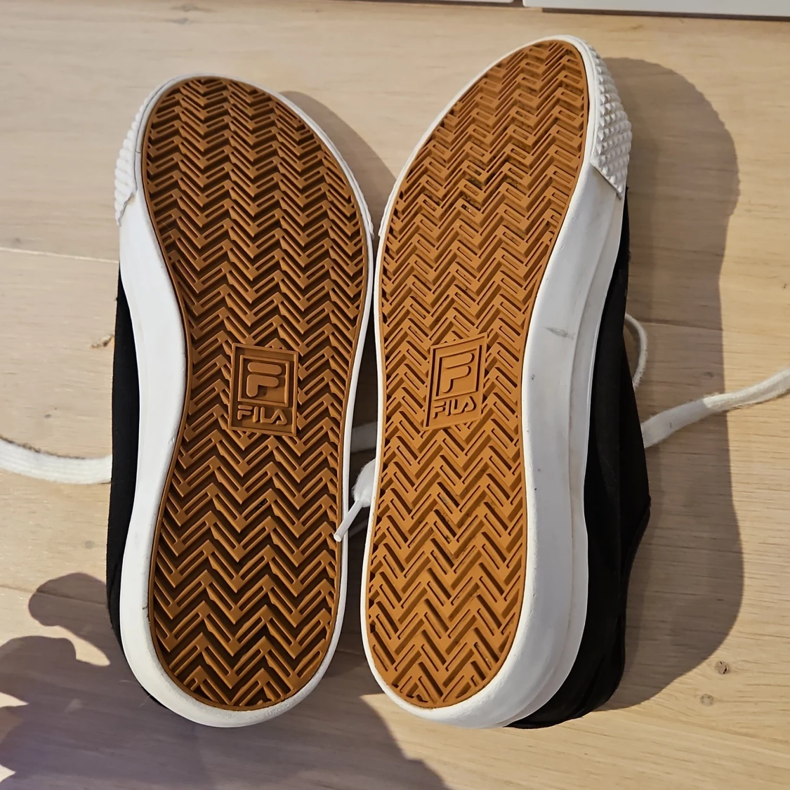 Svarta Fila sneakers - 2