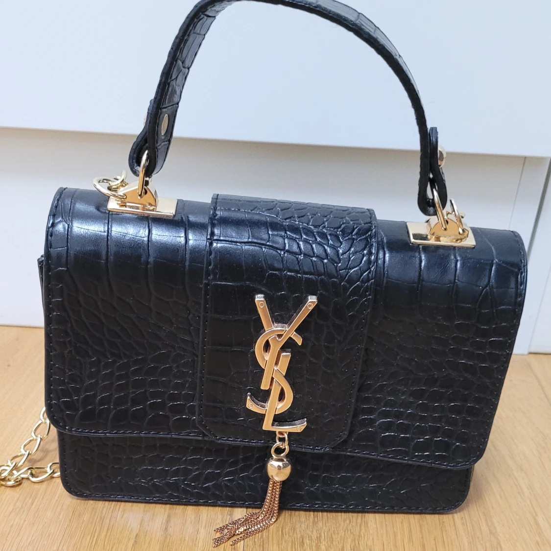 Svart YSL handväska i skinn med kedja - 1