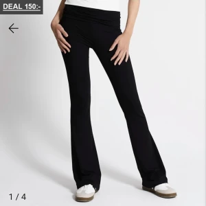 Yoga pants  - Svarta yoga pants från lager 157. Lite slitna längst ner, men inget som märks tydligt💗