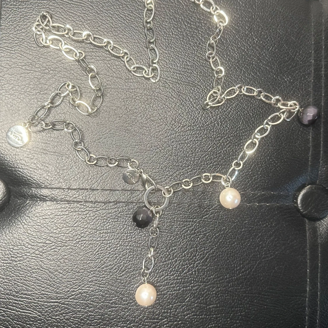 Y2K vintagehalsband från Miss Dee – kraftfull silvrig kedja med pärlor & ametister  - 2