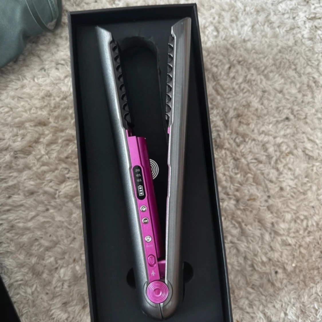 Trådlös plattång i silver och rosa