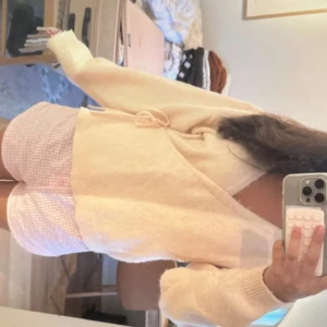 Omlott kofta  - Jätte snygg omlott kofta som jag tyvärr inte använder längre! I jätte skönt material 🌸