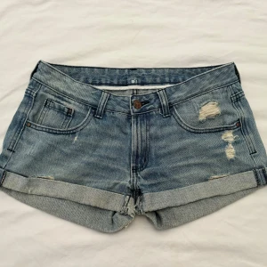 Lågmidjade jeans shorts  - Lågmidjade jeans short! Jättesnygga 🤍