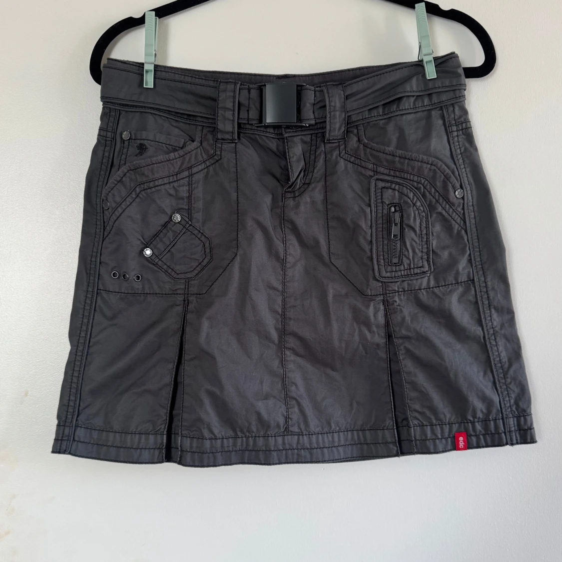 Minikjol i y2k stil från esprit