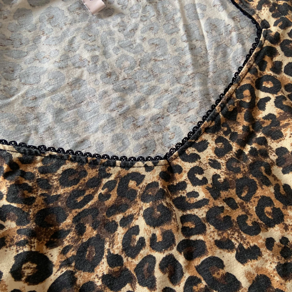 Leopardmönstrad topp från Nelly - 2